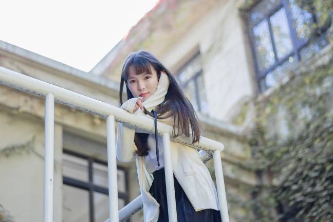 趁女子酒醉拖车上强暴