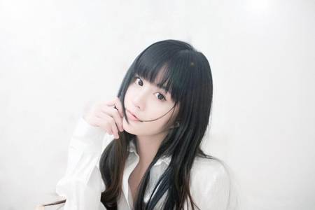 男子尾随女子袭胸