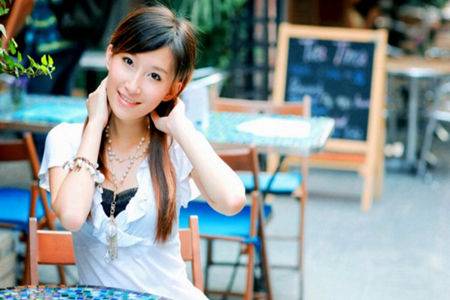 男子尾随女子袭胸