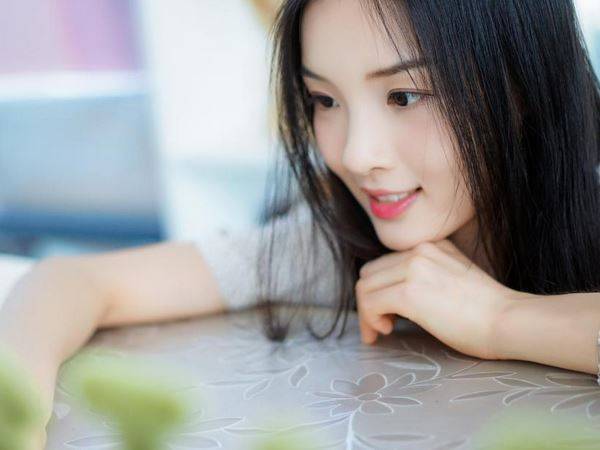男子囚禁两女一个月
