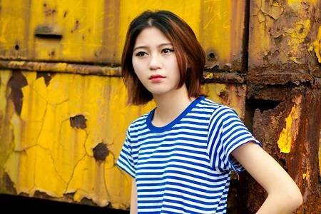 小鲜肉带离异少妇开房