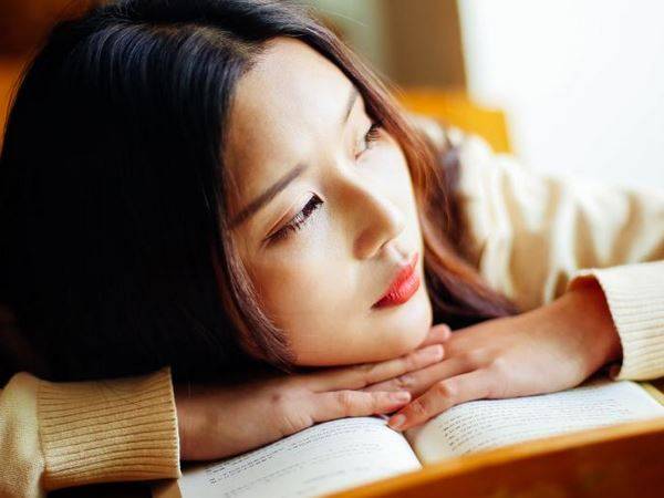 女子为惩罚男友偷腥