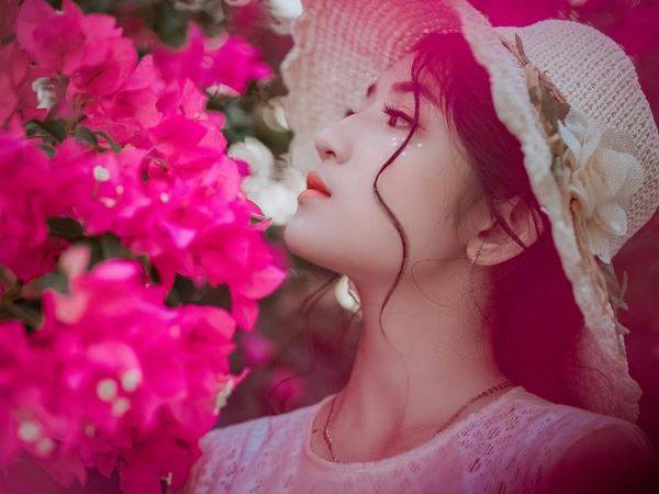 教师强迫女生脱光