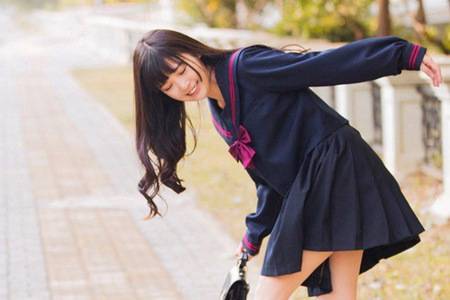 男子接连猥亵女子
