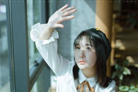 男子与前女友脱光亲热