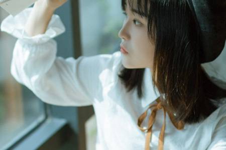 男子与前女友脱光亲热