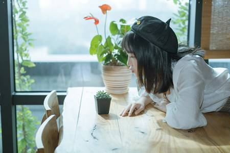 美女拍写真被强奸