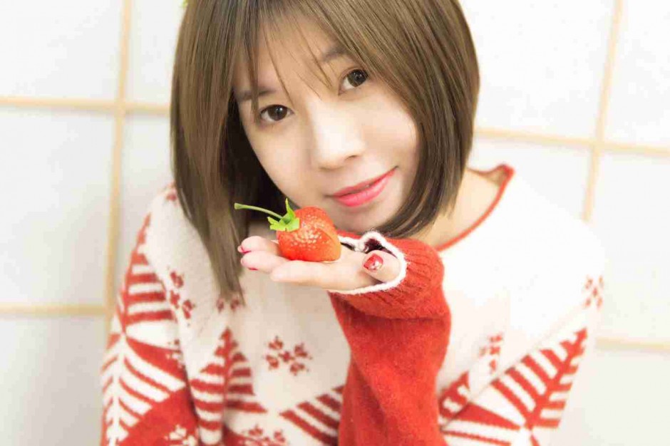豪放女子掀衣任摸