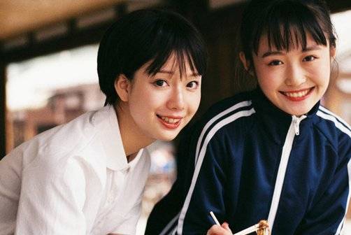 男生要求亲女生胸