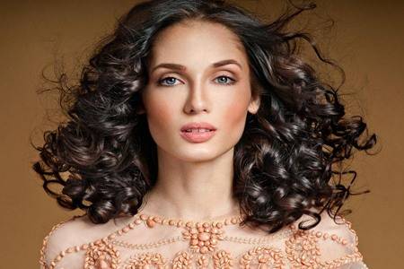 2020年女生最新流行卷发图片，新年最适合的六款发型卷发