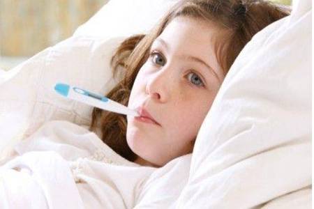 感冒咳嗽吃什么好的快？这两种药不能给孩子乱吃
