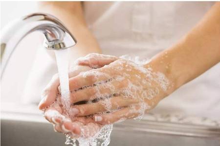 疫情要用七步洗手法保持健康，用完手机也要洗手
