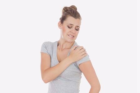 肩周炎疼痛難忍怎麼辦？肩周炎的治療方法掌握自我鍛煉