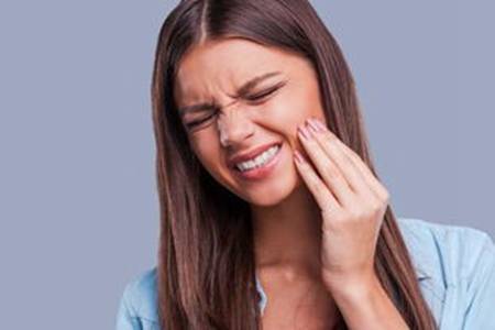 牙龈肿痛怎么办