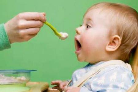 六個月嬰兒輔食製作食譜 蘋果泥簡單做法讓寶寶愛吃