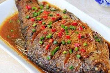 红烧鳊鱼的家常做法怎么做好吃 鳊鱼正宗做法步骤窍门