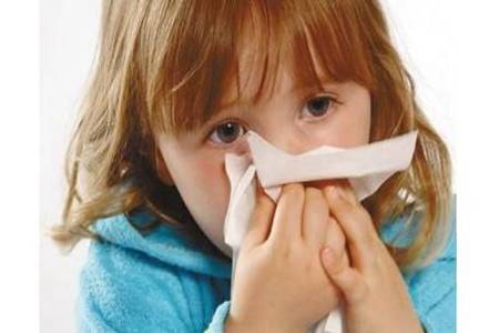 小孩咳嗽吃什么好的快？疫情期间咳嗽要去医院吗？