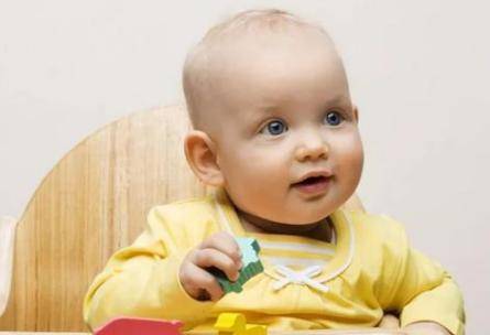 育儿小知识：九个月宝宝精细动作的三个训练小游戏