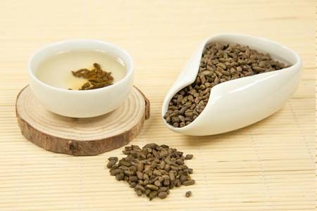 决明子泡水喝的功效，去除脂肪排出火气让你睡个好觉