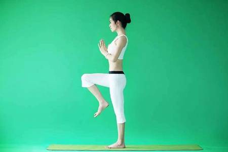 瑜伽初級視頻教程初級全套，女生在家練出細腰身材