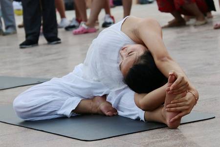 瑜伽什么时候练最好，多久练一次才能够达到减肥效果