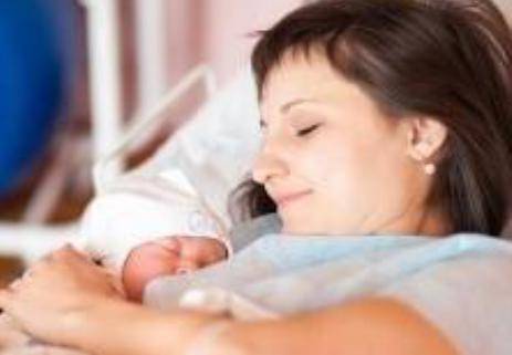 新生儿喂养的正确方法：夜里频繁要吃奶，2个方法有效缓解