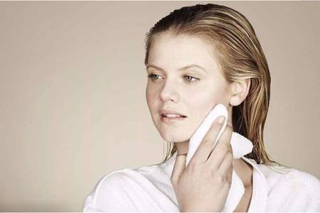 用维e擦脸半年后的变化，维生素e护肤美容功效强大