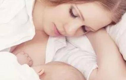 母乳喂养好处多，宝宝的四个表现判断母乳充足