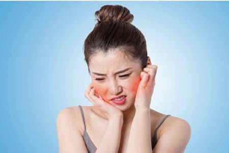 臉過敏發紅癢怎麼辦，春季防過敏教你六個方法