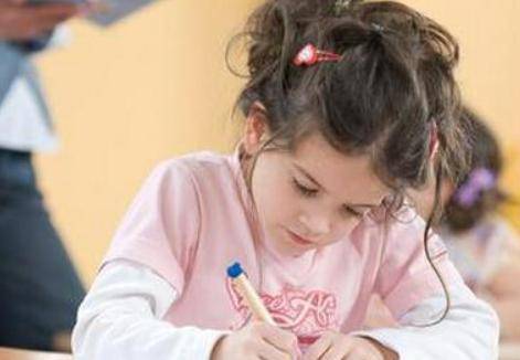 5歲孩子在線教育：孩子寫作業很慢應該怎么辦？