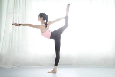 瑜伽动作图片大全，瘦肚子瑜伽体式让你瘦出细腰