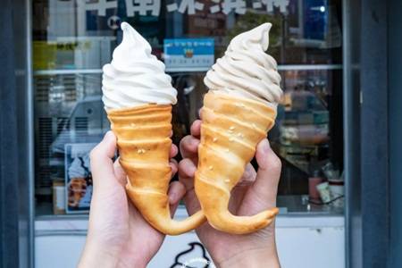 冰淇淋怎么做好吃制作方法介绍  牛角冰淇淋舔一口消除夏日暑气