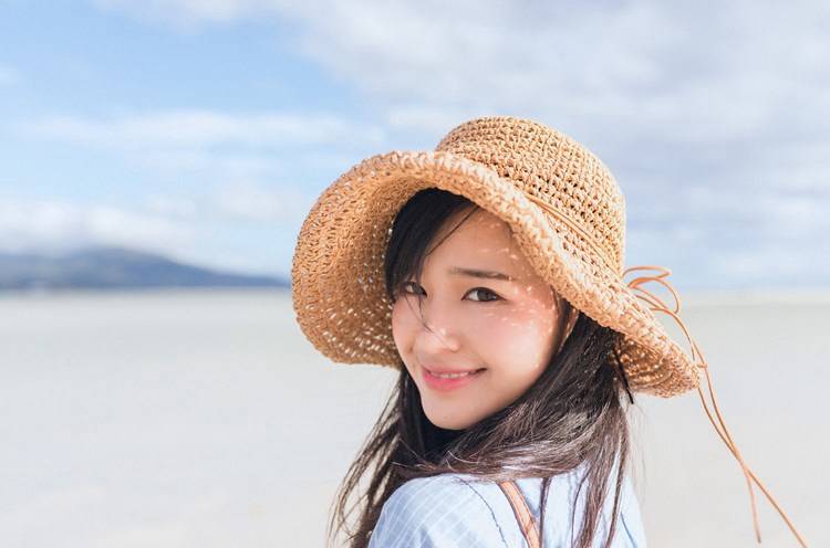 男子露下体调戏美女