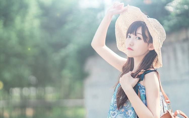 老板娘向男员工发裸照