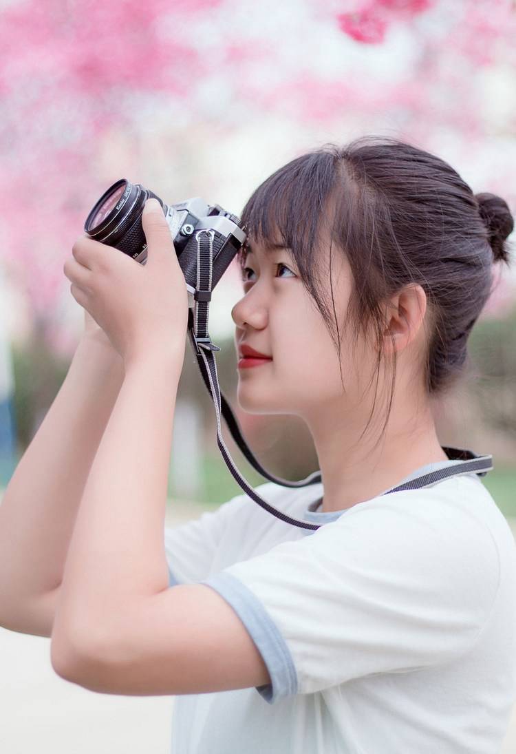 周韦彤参加跳水节目险走光 凭借着傲人三围圈粉无数