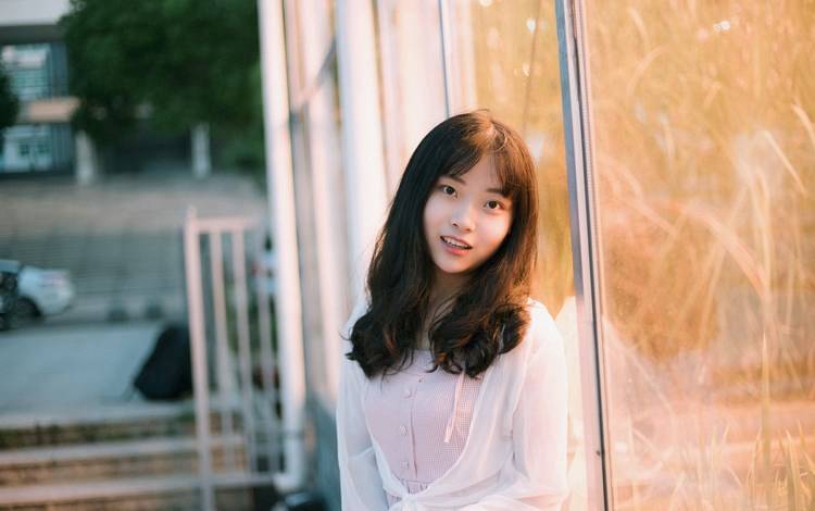 19岁少女夺美臀冠军