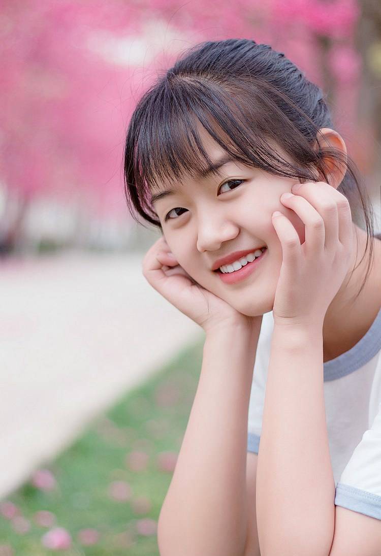 美女议员被泄不雅照 大量私密照遭同事曝光