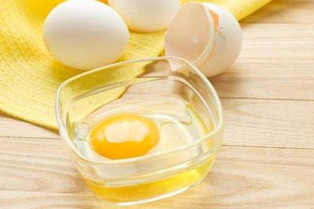 蛋清面膜有什么功效与作用  如何自制蛋清面膜可以天天敷吗