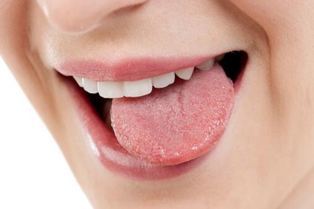 舌苔发白是什么原因呢？这5个因素造成切勿大意及时改善