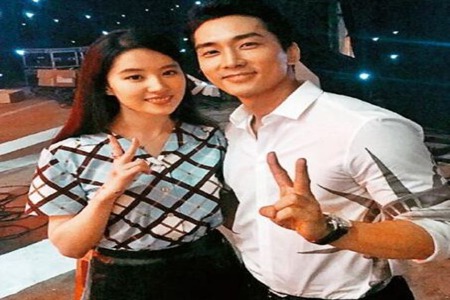 神仙姐姐刘亦菲要分手了吗 深夜发文是什么意思
