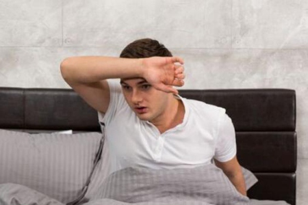 晚上睡覺出虛汗是什么原因？（這五個原因得及時解決改善）