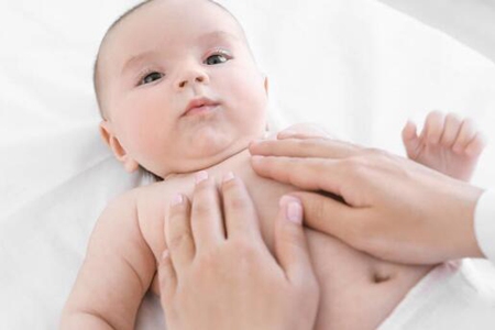 初生嬰兒便秘怎么辦？（這四個方法能改善寶寶便秘癥狀）