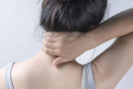 脖子酸痛怎么缓解？这四个方法缓解脖子僵硬痛苦