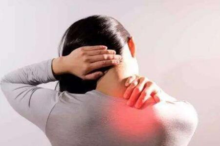 脖子酸痛怎么缓解？这四个方法缓解脖子僵硬痛苦