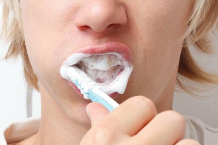 牙齦出血是什么原因？這五個原因導致的不容忽視