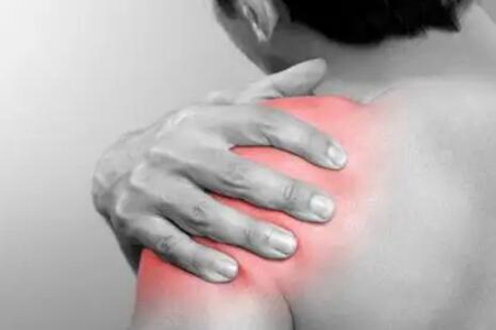 肩周炎是怎么引起的？这五个造成得要及时改善