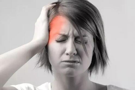 偏头痛是怎么回事？这四个因素关系密切要注意治疗