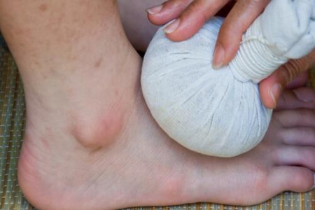 腳崴了怎么處理？這五個方法緩解腳踝腫脹疼痛