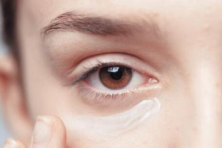 脂肪粒怎么消除在眼睛旁邊的？這五個方法輕松去除不留痕
