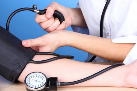 高血压头晕怎么办最快最有效？（这四个方法有效应对血压高头晕）